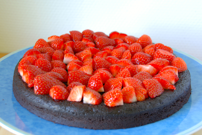 Chocolate Cake with Strawberries and Cream