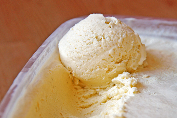 3-Ingredient-Vanilla-Ice-Cream