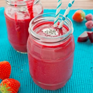 Beet Smoothie with Raspberries and Chia Seeds Featured