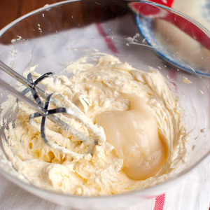 How to Make Buttercream Beaten Butter Method Featured