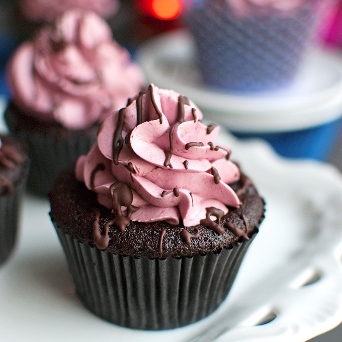 A deep intense Black Cocoa 100g - Van Houton - Purple Cupcakes