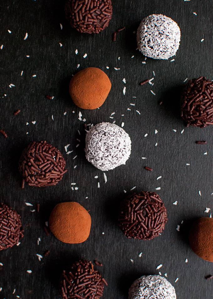 Chocolate Cream Cheese Truffles - These delicious no-bake treats are super chocolatey and incredibly easy to make. You only need 4 ingredients to make them! | thetoughcookie.com