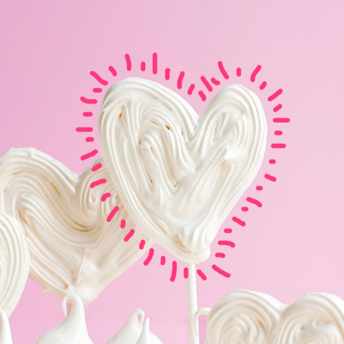 Fun Freehand Meringue Heart Pops - these make super cute cake toppes, too! | thetoughcookie.com